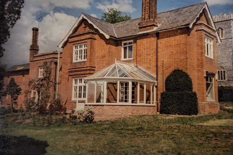 Victorian Conservatory in white PVCu